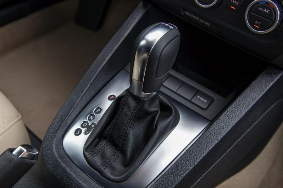  Volkswagen Jetta Hybrid 2012 года  (фото 50 из 133)